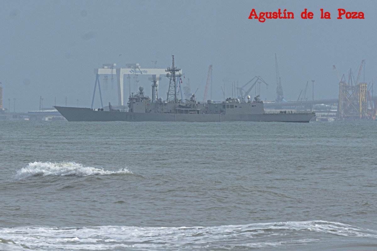 AgustinLowpozi's tweet photo. La fragata Navarra F-85 regresa a la Base Naval de Rota desde el puerto de Almería.
#FragataNavarra #F85 #BaseNavalRota #PuertoDeAlmería https://t.co/kdzv0uGizd