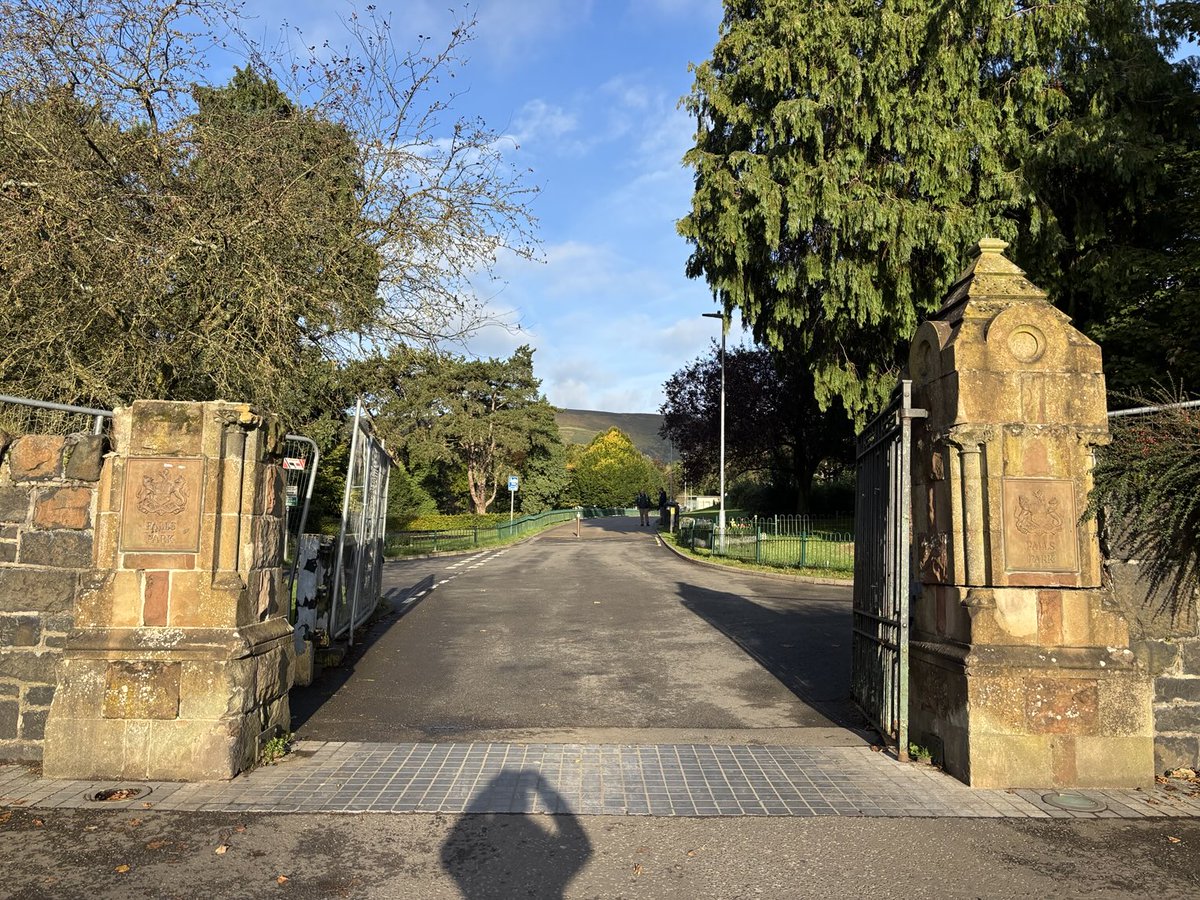 timothyferres's tweet photo. I visited #FallsPark in Belfast this morning. Itโs right beside the Glider bus stop. According to Marcus Patton in his gazetteer of Central Belfast the pillars and gates once adorned #CastleArcade. A pity to see the lodge in such a sad state today. https://t.co/zXUHUdCq8N