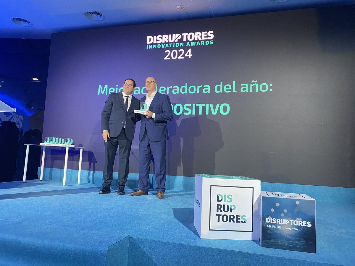 🏆 Y la mejor aceleradora/incubadora del año es... <a href="/polopositivo_es/">POLO positivo 🔋</a> 🎉🎉 Entrega el premio César Tello, (<a href="/adigital_org/">Adigital</a> )