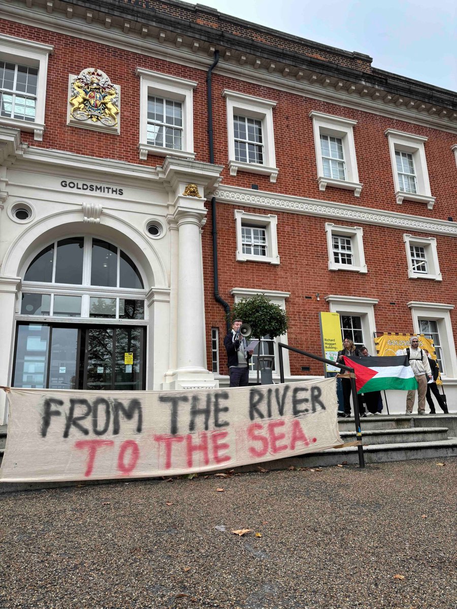 eastlondonlines's tweet photo. Goldsmiths Students Stage Walkout in Solidarity with Palestine, Demanding Accountability from UK Institutions

https://t.co/B5IjZ5JkFh

Words by: @ellasmithnews 

📸: @ellasmithnews 

#Lewisham #Goldsmiths #Palestine @GoldsmithsUoL https://t.co/Wq2PAVffNV