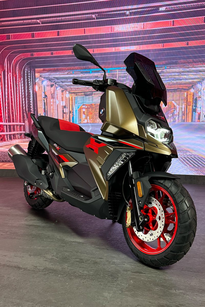 BMWMotorrad's tweet image. The new BMW #C400X!

The X stands for short adventures and big riding fun. Whether in city traffic or in the countryside – With Style Rugged you'll make an appearance everywhere! 

Learn more: 
bmw-motorrad.com/en/shorturls/c…

#MakeLifeARide #PluggedToLife #BMWMotorrad