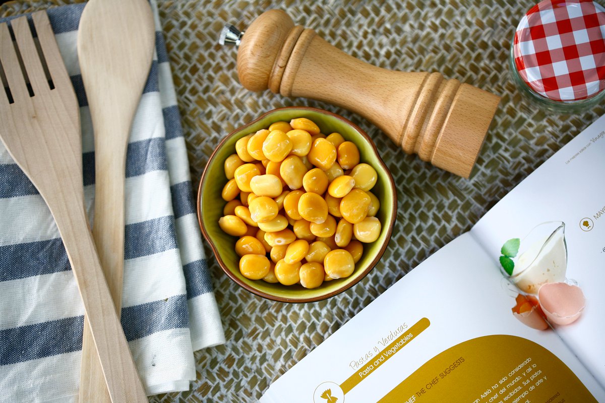 GaastroSpain's tweet photo. Los @Saladitos_Altr, una marca sevillana con +50 años de historia, llevan la esencia de la dieta mediterránea a 20+ países 🌍

Con procesos 100% artesanales y sostenibles, ofrecen un #snack saludable y lleno de sabor 🌿

#altramuces #saladitos

+ info 👇🏼
https://t.co/2TZTgAxTTU https://t.co/qd4gTCxtAh