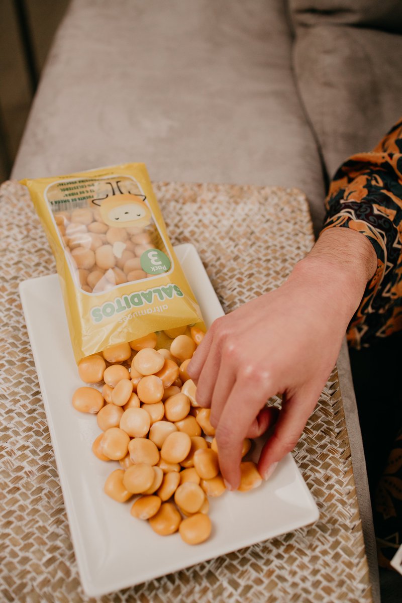 GaastroSpain's tweet photo. Los @Saladitos_Altr, una marca sevillana con +50 años de historia, llevan la esencia de la dieta mediterránea a 20+ países 🌍

Con procesos 100% artesanales y sostenibles, ofrecen un #snack saludable y lleno de sabor 🌿

#altramuces #saladitos

+ info 👇🏼
https://t.co/2TZTgAxTTU https://t.co/qd4gTCxtAh