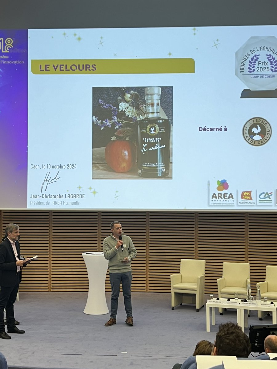 #TropheesAgro 🏆
Bravo à la Ferme du Gros Caillou, coup de cœur du jury, pour son Velours - balsamique de pomme, obtenu à partir d'une réduction de vinaigre de cidre et jus de pomme ! 👏
Découvrez en vidéo l'innovation 🔽
youtu.be/Og5dQ3uzcs4