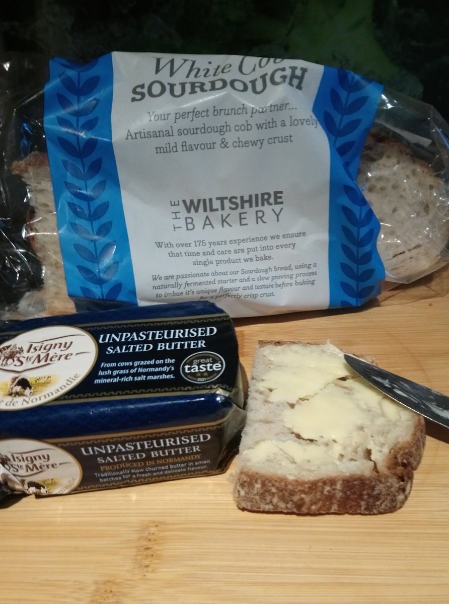 MineralDoc's tweet photo. Can't tell you how good this tasted. The butter is #unpasteurised from #Normandy, where the cows graze on the lush grass from mineral-rich salt marshes. Did you know that the English once controlled Normandy? https://t.co/B1Z8Xjocql