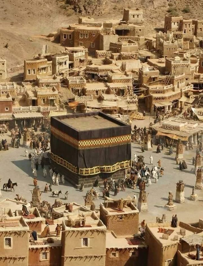 عن مالك بن دينار قال : 

بينما انا أطوف بالبيت الحرام وقد أعجبني كثرة الحجاج والمعتمرين 
فقلت: ياليت شعري من المقبول منهم فأهنيه ومن المردود منهم فأُعزيه فلما كان الليل 
رأيت في منامي كأن قائلاً يقول : مالك ابن دينار 

تتفكر في الحجاج والمعتمرين قد والله غفر الله للقوم أجمعين