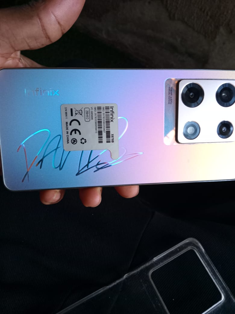 UncleKento's tweet image. See one here. Wizkidfc 4life. But Your influence no dey lie, echoke for street. Phone sharp.

#InfinixAndDavido

#InfinixNote30Pro 

#zerohate
#Adelekemoney