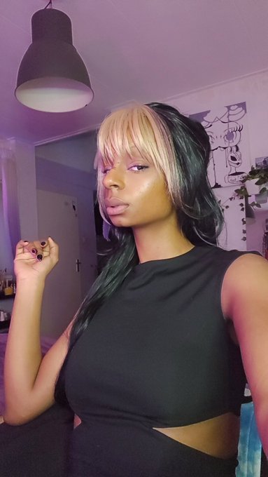 Live right now on loyalfans, come worship me or get ignored😏  Who is going to make goddess happy?   findom<a href="/tag/footfetish"class="tags"><span>#footfetish</span></a><a href="/tag/ebonygoddess"class="tags"><span>#ebonygoddess</span></a><a href="/tag/feetpics"class="tags"><span>#feetpics</span></a>