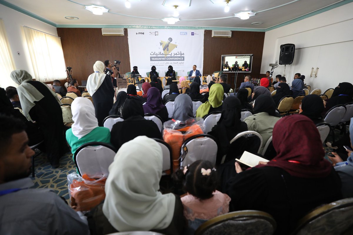 CFImedias's tweet photo. 🔵 Yamaniyat Conference, in Yemen, Ta'izz
🔹 October 10 - SESSION #3 - Media and Civil Societies: Partnerships for Impact
This session explores how media and civil society organizations collaborate as part of the Yamaniyat project to create meaningful, long-lasting impact in peacebuilding. It also examines ways to enhance these partnerships for greater effectiveness.

🔵 مؤتمر يمانيات، في اليمن، تعز
🔹 أكتوبر10 - الجلسة #3 - الإعلام والمجتمع المدني: شراكات من أجل تأثير مستدام
تستكشف هذه الجلسة كيف يتعاون الإعلام ومنظمات المجتمع المدني ضمن مشروع يمانيات لخلق تأثير ملموس ودائم في بناء السلام. كما تبحث في سبل تحسين هذه الشراكات لتحقيق فعالية أكبر.

Facilitator: Wala'a Dinish - Director of Khaimah FM
Speakers:
Mohammed Ismail - Executive Manager of the Studies and Economic Media Center (SEMC)
Amat Alrazaq Musleh - Deputy Editor-in-Chief of Al-Hodeidah News
Fanda Al-Amari - Head of the Yemeni Women's Union, Marib Governorate
Nabilah Saeed - Writer and Journalist
Eman Humaid - Head of INSAF for Rights and Development

الميسرة: ولاء دنش - مديرة إذاعة الخيمة
المتحدثون:
محمد إسماعيل - المدير التنفيذي لمركز الدراسات والإعلام الاقتصادي (SEMC)
أمة الرزاق مصلح - نائب رئيس تحرير موقع الحديدة نيوز
فندا العماري - رئيسة اتحاد نساء اليمن، محافظة مأرب
نبيلة سعيد - كاتبة وصحفية
إيمان حميد - رئيسة منظمة إنصاف للحقوق والتنمية

👉 Learn more: https://t.co/8GiyyKhPR4
لمعرفة المزيد: https://t.co/8GiyyKhPR4

#CFImedias #ProjectInAction #Yamaniyat #مشروع_في_العمل #يمانيات