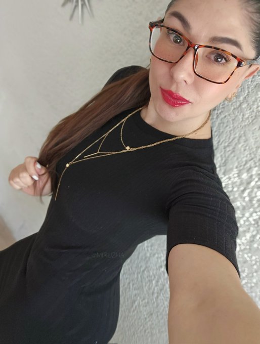 𝕄𝕚𝕣𝕏✨ - De negro, por si hay entierro... https://t.co/2fcD52rvTs