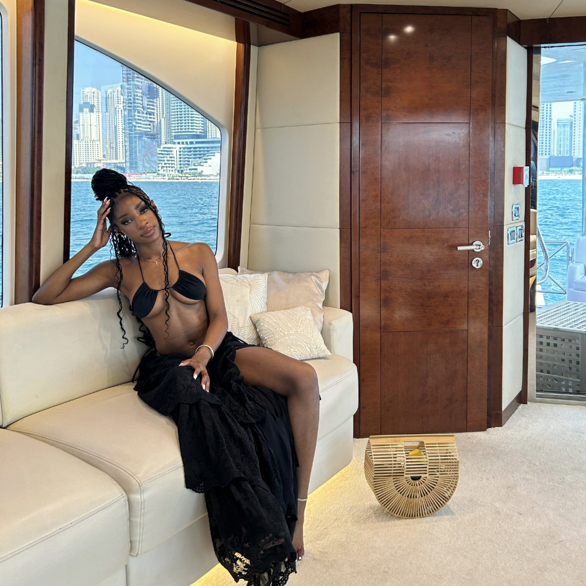 socatchi's tweet photo. me in Dubai 🇦🇪🥂 https://t.co/OseE1wBK57