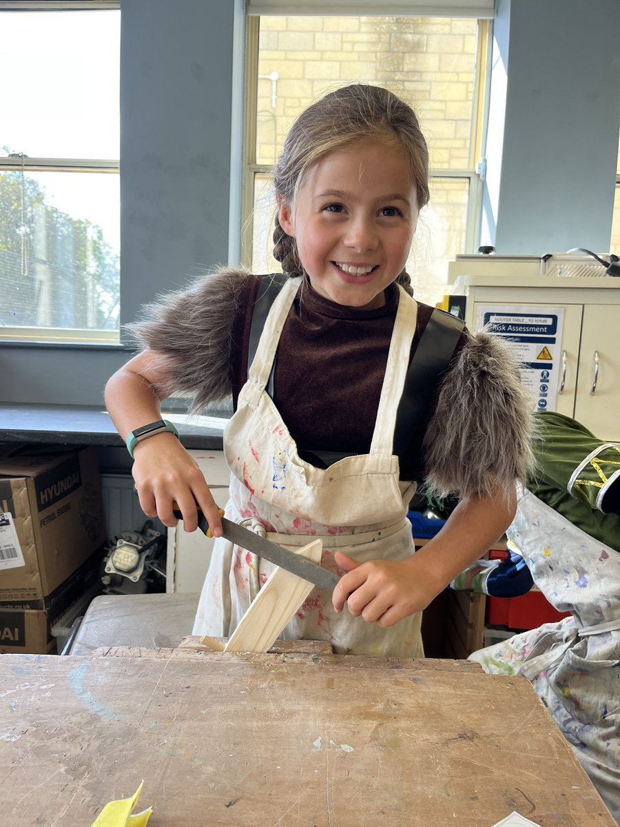 MonktonYear4's tweet photo. Sword preparation #MonktonYear4 https://t.co/BUPH19P7qx