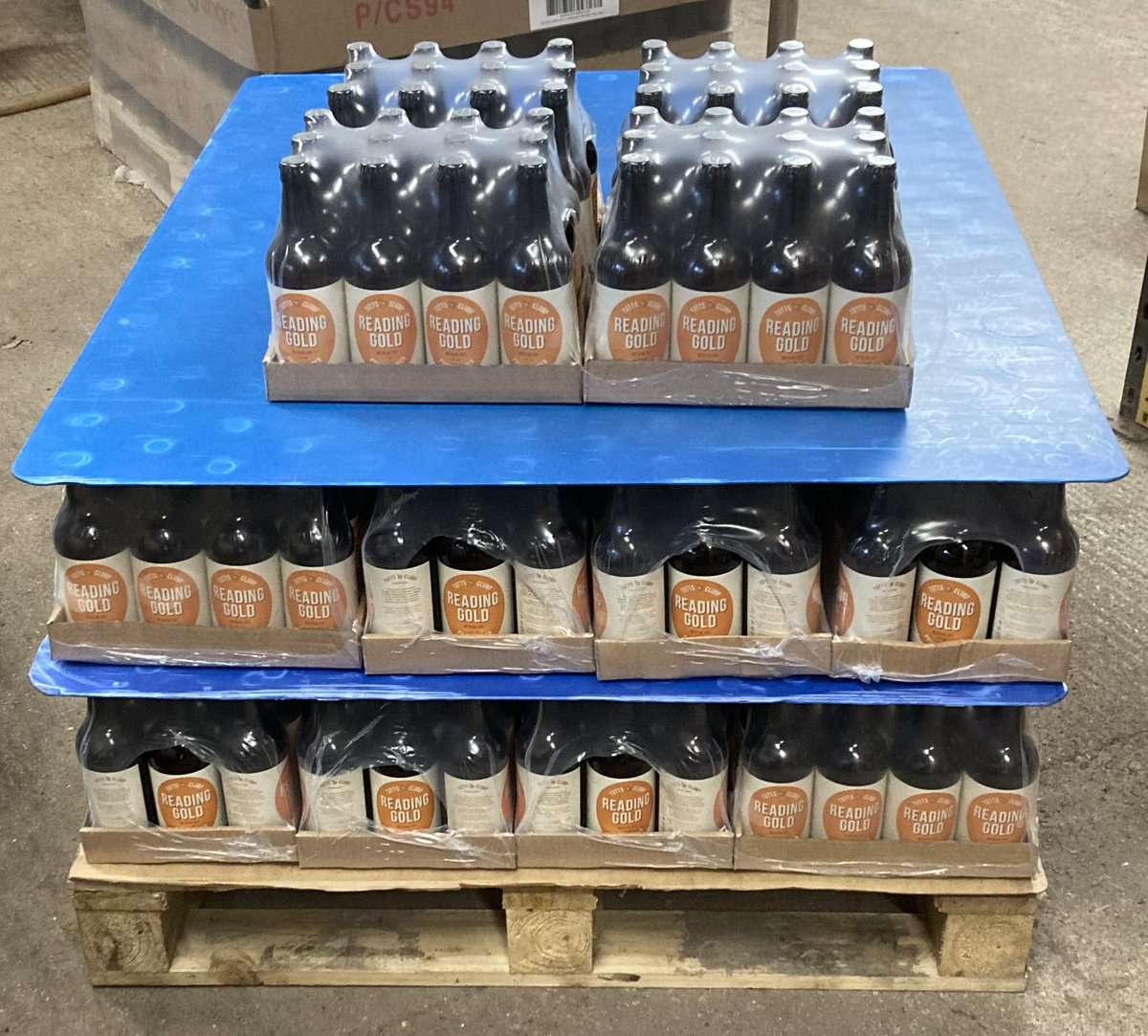 tuttsclumpcider's tweet image. A busy afternoon of bottling today to replenish stocks - this time #BerkshireDiamond #ReadingGold #Route17 😊 #essentialsupplies #supplychain #propercider #bizitalk
