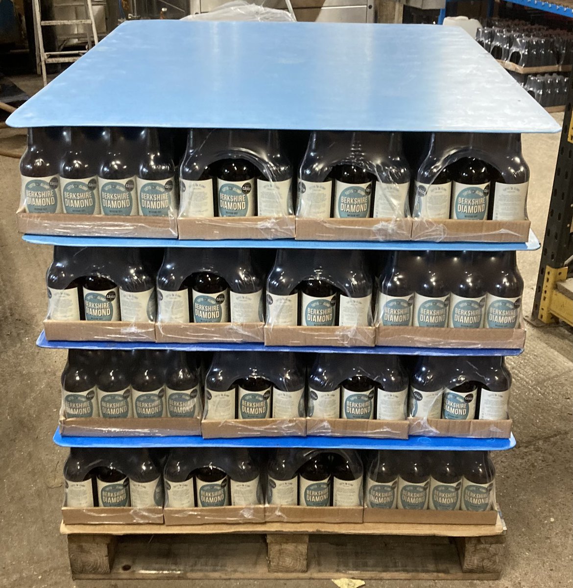 tuttsclumpcider's tweet image. A busy afternoon of bottling today to replenish stocks - this time #BerkshireDiamond #ReadingGold #Route17 😊 #essentialsupplies #supplychain #propercider #bizitalk