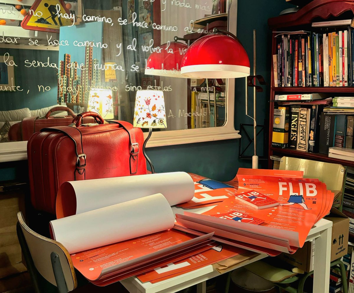 💬 Només falta una setmana per al #FLIB2024 i en <a href="/LeNuvole_bcn/">Libreria italiana Le Nuvole</a> , casa del festival, comença a haver-hi més moviment...

#Barcelona #festival #llibres
#literatura