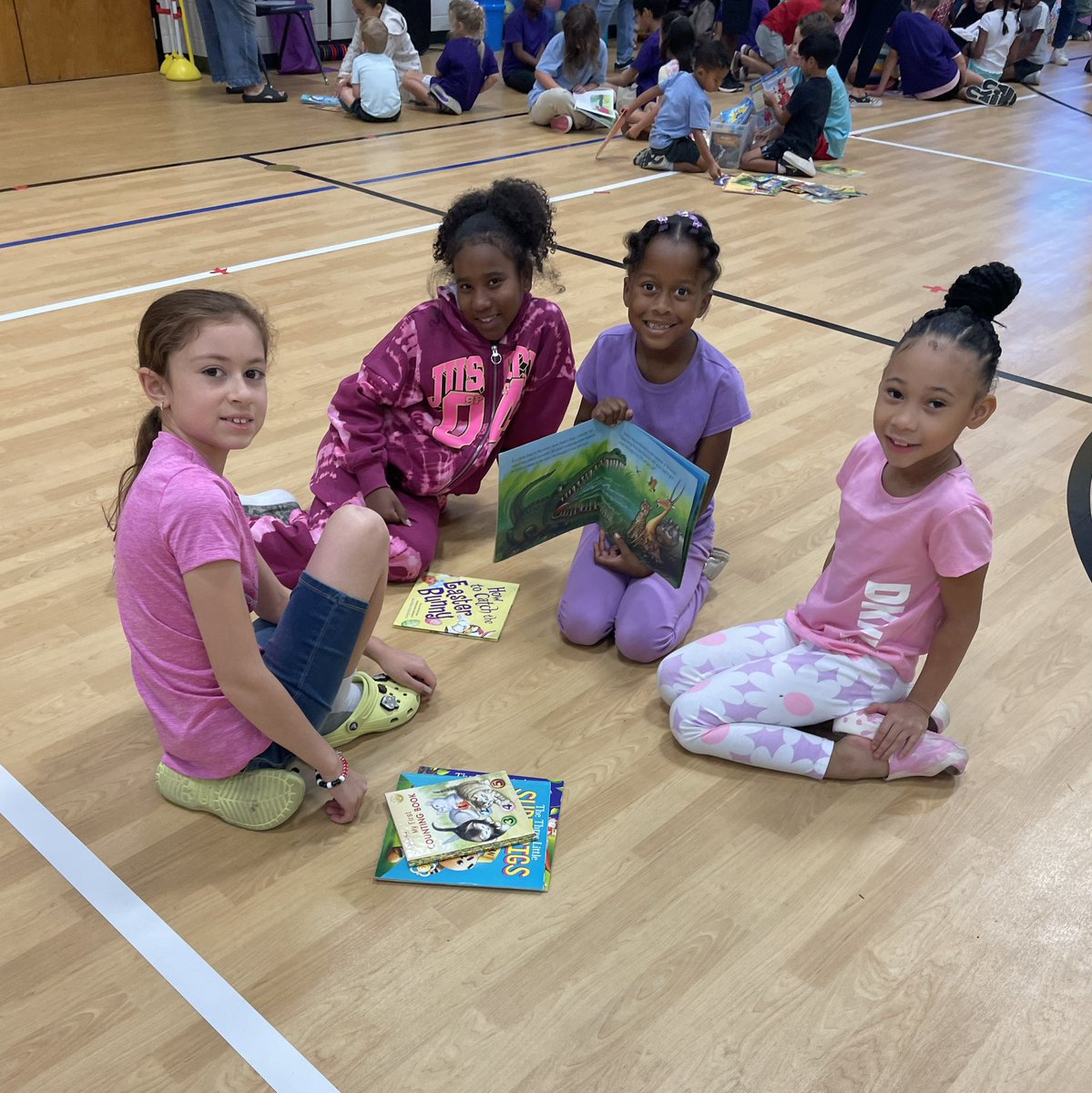 salls_HVE's tweet photo. Book buddies!!! https://t.co/9fvRKjhu2Q