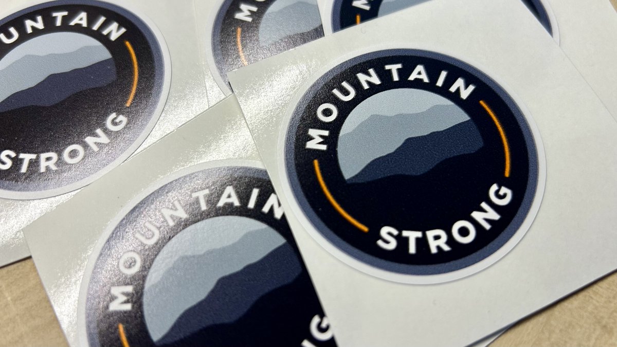 TVA_TomS's tweet image. #PublicPowerWeek ⚡️
North Carolina native and East Tennessee resident Rick Barnes stopped by the @TVAnews River Forecast Center today to drop off some goodies &amp;amp; #MountainStrong stickers to thank the team for its work managing the hydro system through #Helene.

@Vol_Hoops 🍊🏀💯