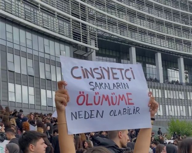 cinsiyetci şakaların ölümüme neden olabilir!
#yasayıuygulakadınıyaşat
#şiddetdildebaşlar