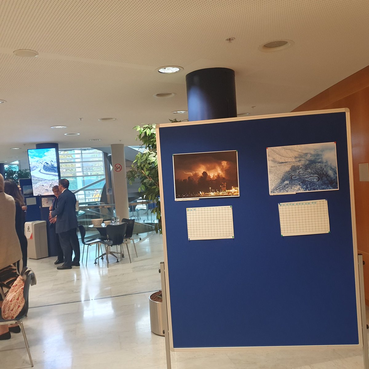 Votando presencial la foto de <a href="/The_view_of_Leo/">LEONOR HERNANDEZ</a> en competencia para el calendario de <a href="/WMO/">World Meteorological Organization</a>. Solo 2 fotografías de América del Sur, a votar cuando salga votación on-line.