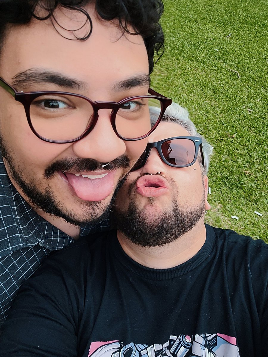 heyrodxx's tweet photo. Atualização dessa rede ressuscitada: Namoro a pessoa mais incrível e língua de navalha kkkk ❤️ https://t.co/RQkETGEC0m