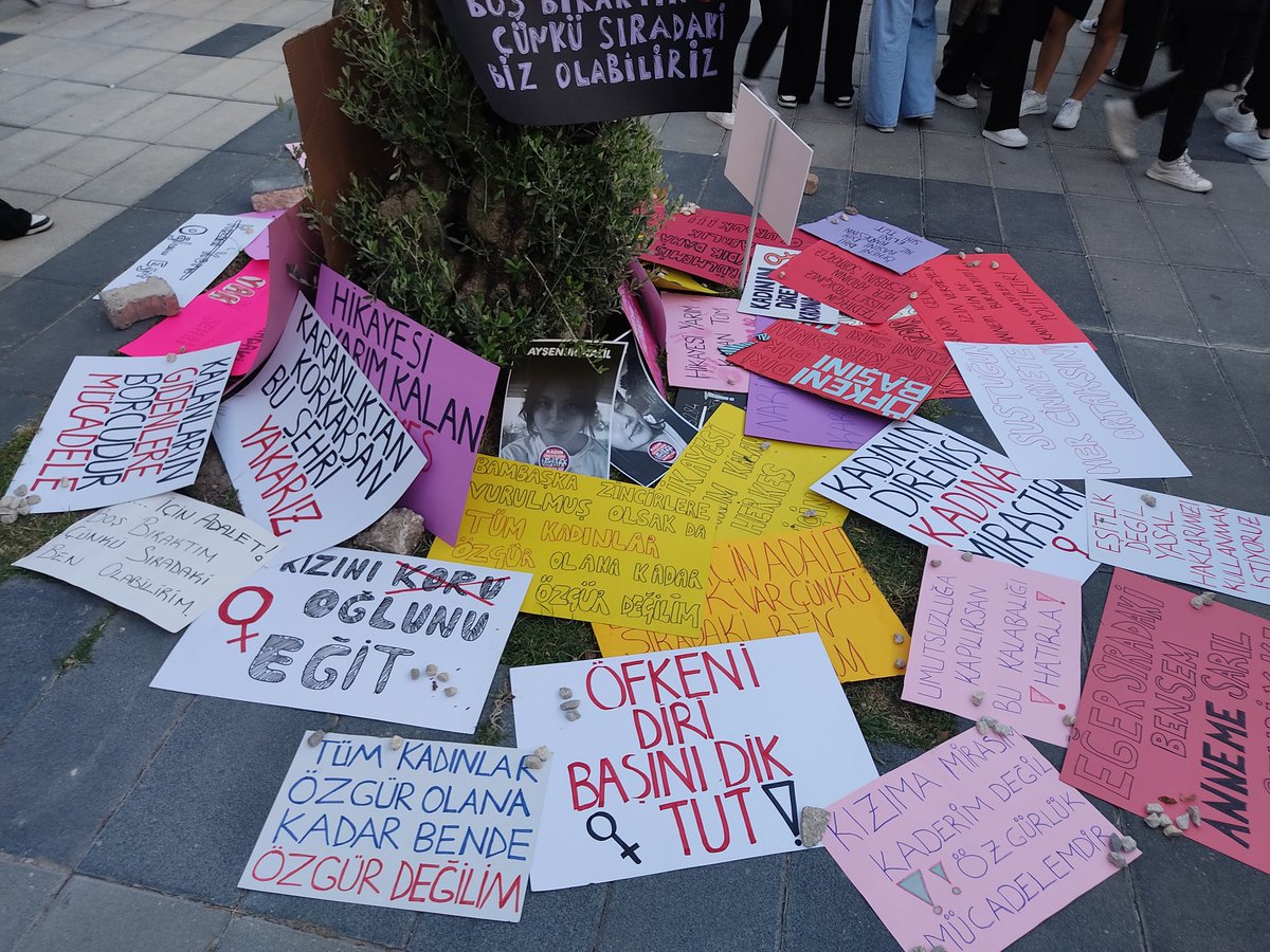 öfkeni diri başını dik tut

#şiddetdildebaşlar
#yasayıuygulakadınıyaşat