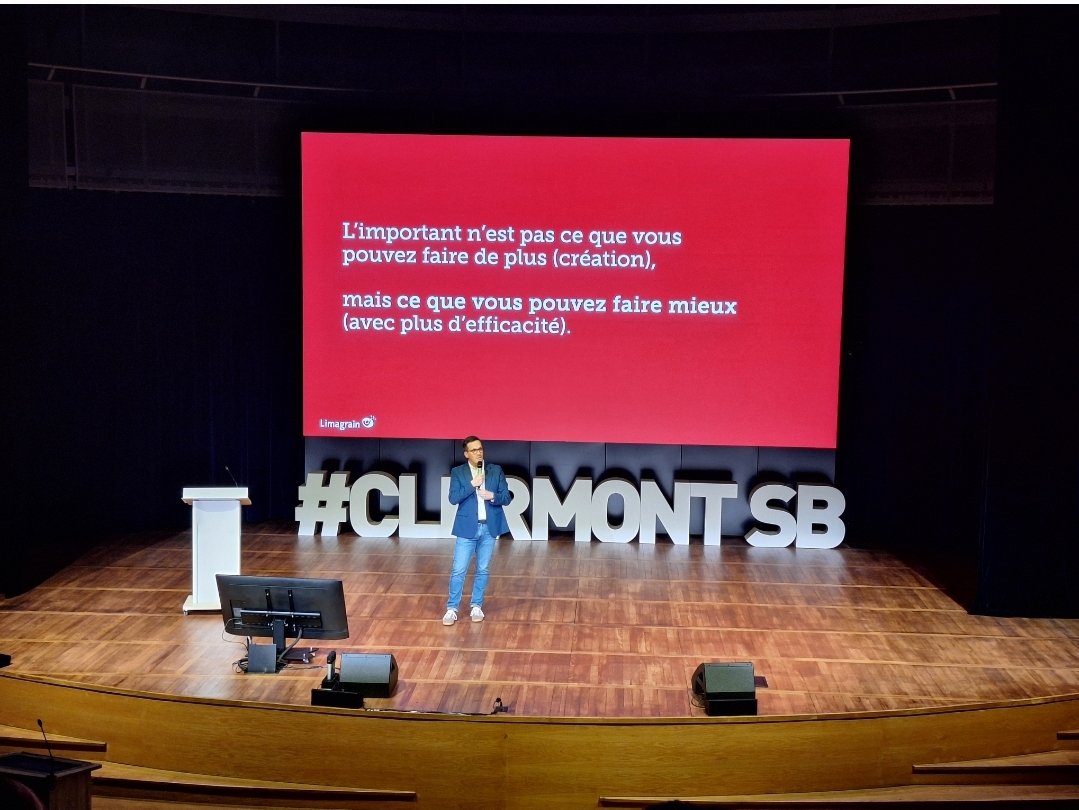 AuvergneMarque's tweet image. C&apos;était ce matin ! 🚀 Un bel évènement pour échanger #marketing #comresponsable #RSE avec un volet #IA organisé par @clermont_sb &amp;amp; @Chaumeil ! De vrais enjeux du quotidien pour nos entreprises et nos territoires ! 🍃✨️ #auvergne #avenir #tech #communication