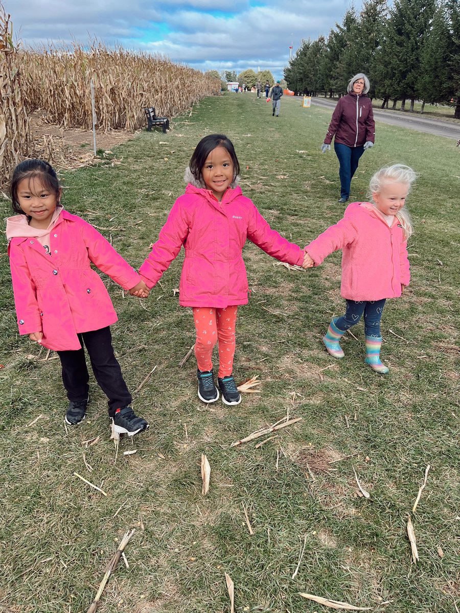 We had SO much fun at Mountain Apple Orchard this morning 🍎🩵  <a href="/StLukeEllacott/">Mrs. Ellacott</a>