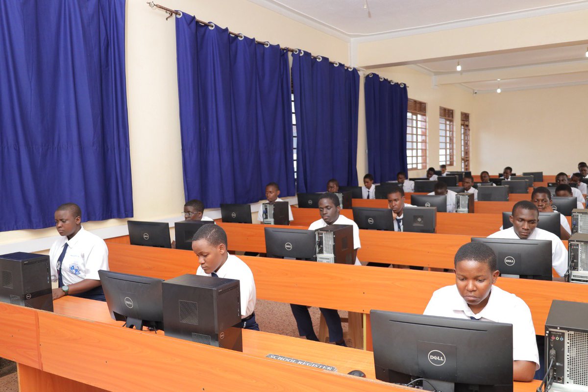 Stcyprian_H_S's tweet image. By asking students to put technology away, it’s like asking a doctor to save a life with one hand tied.
How do you think technology enhances learning in the
Classroom?#TechInEducation #LearningWithTech #FutureOfEducation  #followforfollowback #fyp #viral #engagewithus