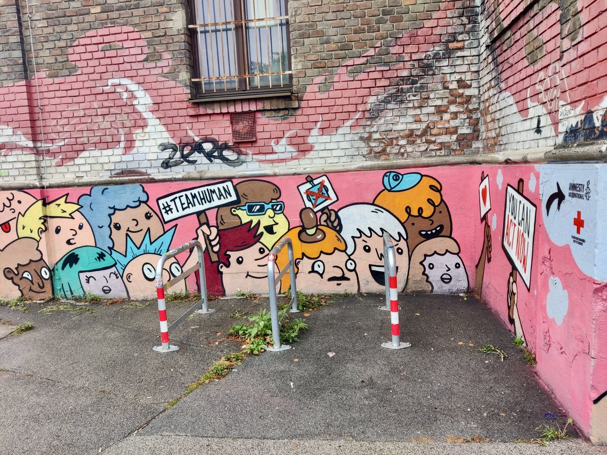 BanKillerRobots's tweet photo. Art ➡️ Action 

Austrian campaigners unveiled a mural in Vienna to call on states to #StopKillerRobots at this year's UNGA and #VoteAgainstTheMachine! 🇦🇹❌🤖

@krcaustria @roteskreuzat @AmnestyAustria https://t.co/7eSugwseJB