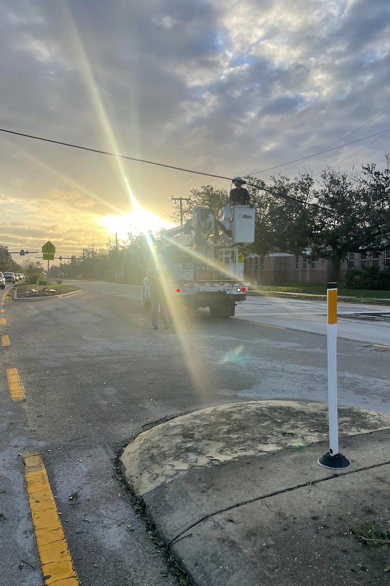 ManateeGov's tweet photo. Here’s a look at some of the damage our First-In Teams are facing this morning. Please stay off the roads, allowing them to do their vital work to safely reopen the county.

#miltonrecovery https://t.co/LCZpb6FbEg