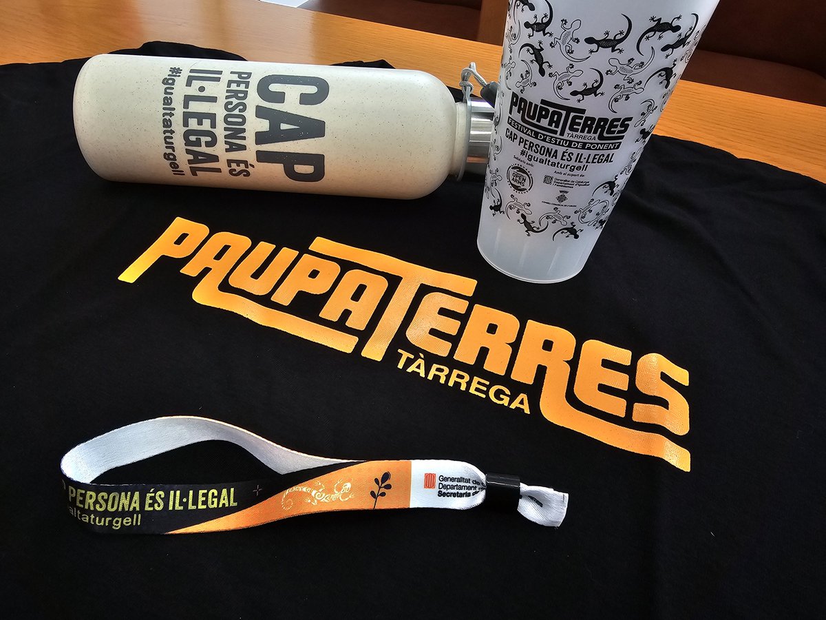 🗣️ CAP PERSONA ES IL•LEGAL va ser el lema que es va poder veure en diferents espais del festival 🎼, en les samarretes i al got reutilitzable🥛.

🔝 En aquesta campanya els beneficis obtinguts de la venda dels gots van ser destinats a l'ONG Open Arms.