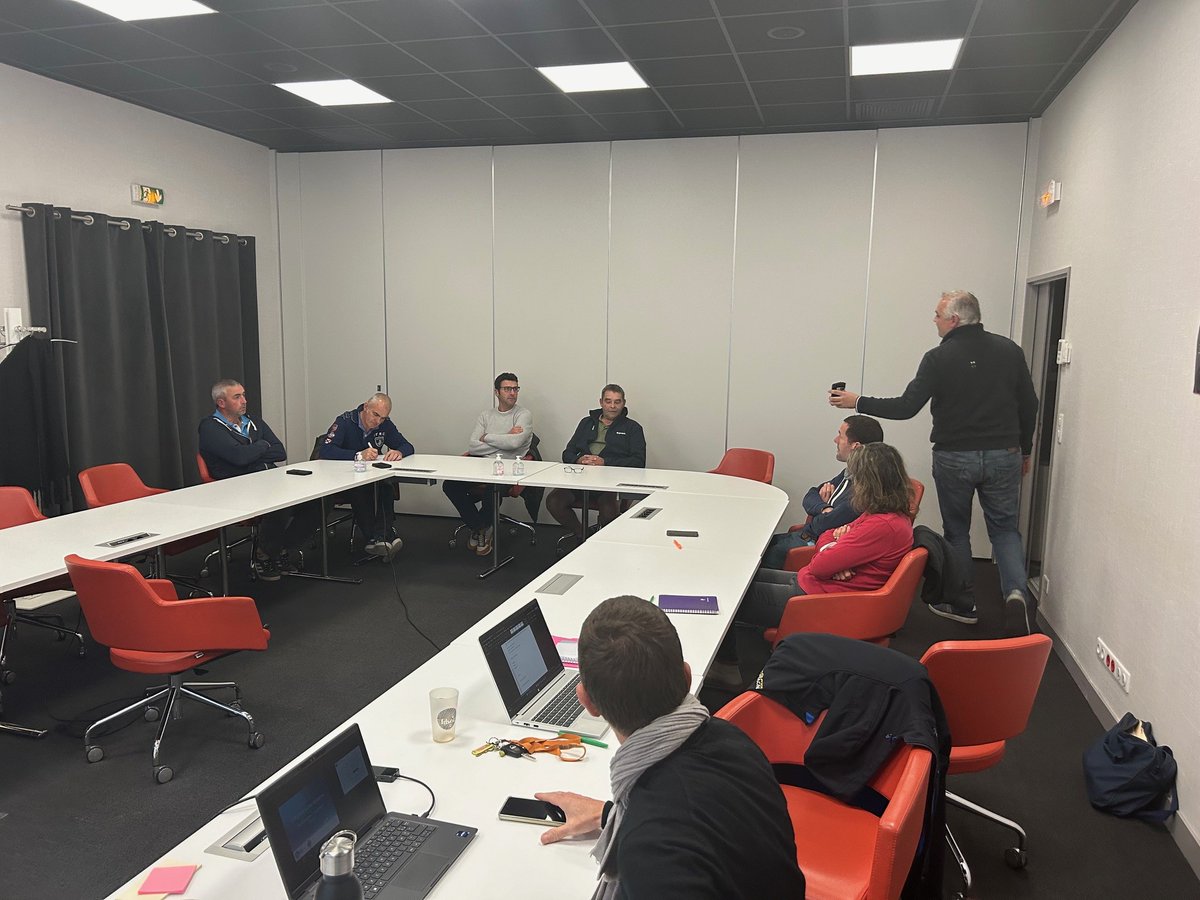 🚨Lactalis : Réunion de la section laitière, FDSEA du Morbihan. 
Le désengagement de Lactalis suscite des inquiétudes. Delphine MACE, présidente de l’APLB a partagé ses préoccupations sur la production en France.
Le syndicalisme reste mobilisé !🤝
#agriculture #lactalis #Soutien