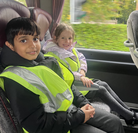 StStephens_Bury's tweet photo. Year 2 had a wonderful afternoon visiting Khizra Mosque in Bury! 🕌 The children loved learning all about how people worship in the mosque and discovering more about different cultures and traditions. A fantastic, enriching experience!  #RE #Communitylink #Year2Adventures https://t.co/oHJPd38azM