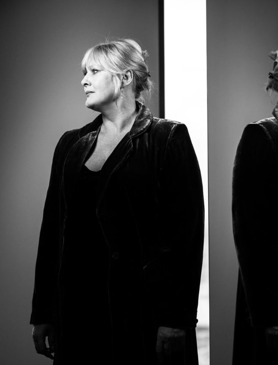 SLancashire_'s tweet photo. happiest of birthdays to sarah lancashire 🩷 https://t.co/VY5zehOAcH
