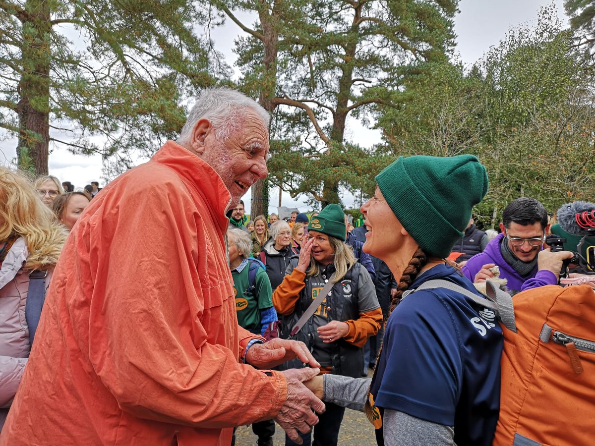 450 miles, 11 counties, 6 weeks &amp; today, on World Homeless Day our walkers have made it home!

Chloe, Jagger, Peter, Cecile &amp; Lorie have completed the Walk of Kindness - an epic journey to help more people out of homelessness 

Support the team here: bit.ly/3z0l0kv