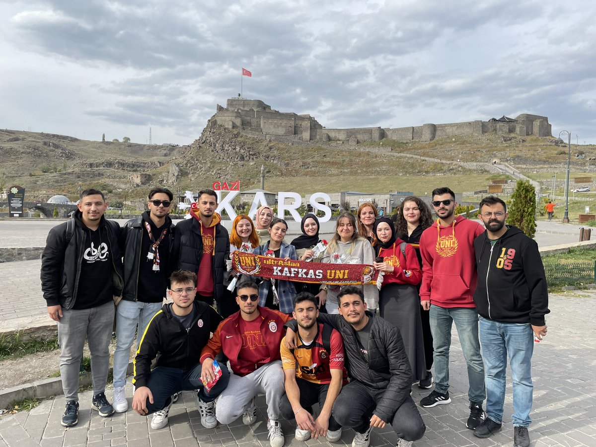 Son zamanlarda yaşanan Kadın ve Çocuk cinayetlerine farkındalık oluşturmak adına Karanfil dağıttık .

Kadına ve Çoçuğa Yönelik Her Türlü Şiddetin Karşısında ve Mücadelesinin Yanındayız ❗️

#KadınaVeÇocuğaDokunma 

#ultrAslanUNI
#DoğuAnadoluBölge