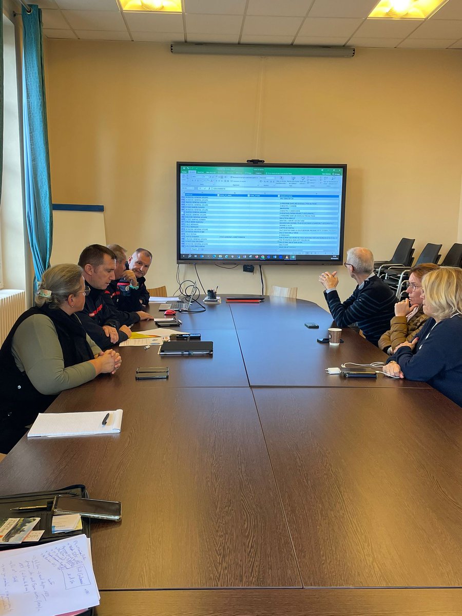 Departement77's tweet image. #Inondations

Point de situation à @Coulommiers_77 avec @GarreauIsoline, Conseillère départementale du Canton de Nemours et Présidente du conseil d'administration du @Sdis77, @franckriester, député de la 5e circonscription de Seine-et-Marne, Laurence Picard, maire de Coulommiers,