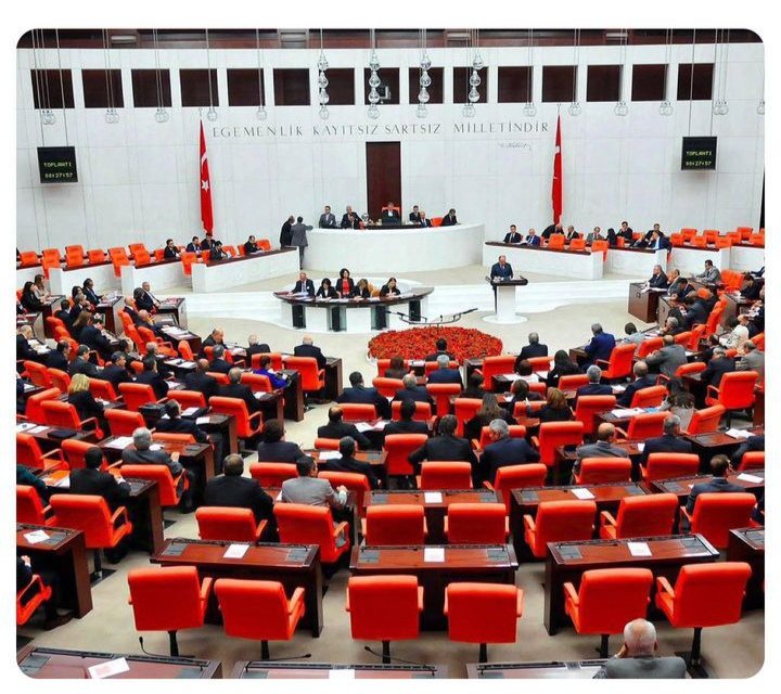 TBMM'de, kadına yönelik şiddete karşı araştırma komisyonu kurulmasına karar verildi.
#KADIN 
#cinayet