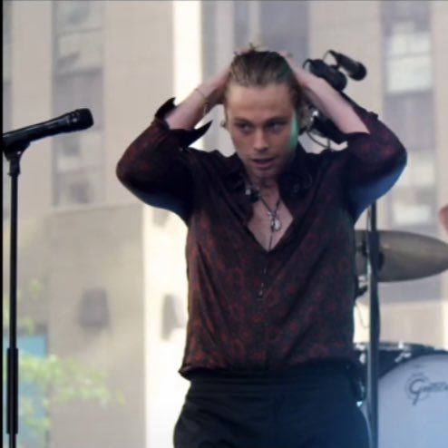 cakethinkerr's tweet photo. missing the open shirts https://t.co/chioKDlsJ7