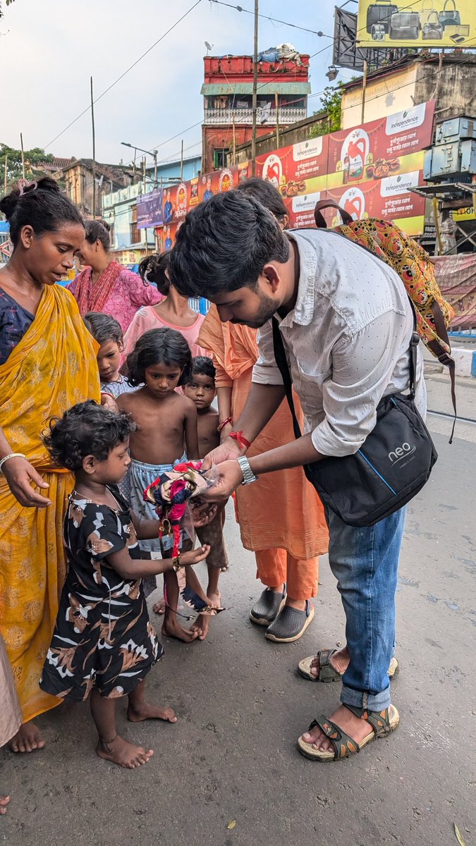 NssMorning's tweet photo. DATE : 08.10.2024

The NSS unit of Bangabasi Morning College in collaboration with Voitheia, provided new clothes to underprivileged children under the scheme "DAAN UTSAV" On the auspicious occasion of Durga Puja. @YASMinistry  @_NSSIndia @mybharatgov @rdnss_kolkata @vinaynssrd https://t.co/9itqpc3VxC