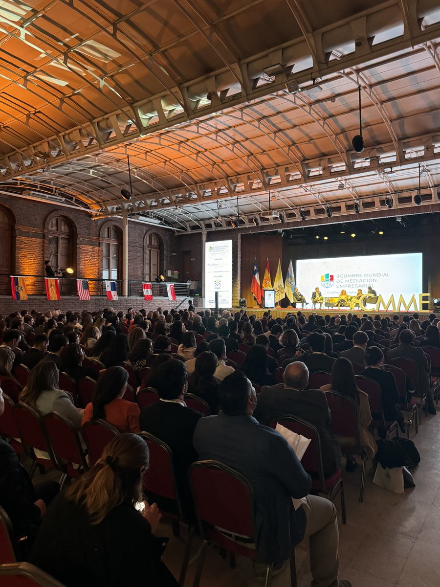 A esta hora Rosario Navarro, Karen Thal, Juan Armando Vicuña, Miguel Angel García, moderados por José Tomás Danta María <a href="/icare_chile/">ICARE</a> <a href="/SofofaChile/">SOFOFA</a> <a href="/CChC_Chile/">Cámara Chilena de la Construcción</a> <a href="/DFinanciero/">Diario Financiero</a> <a href="/SociosCCS/">Cámara de Comercio de Santiago (CCS)</a>