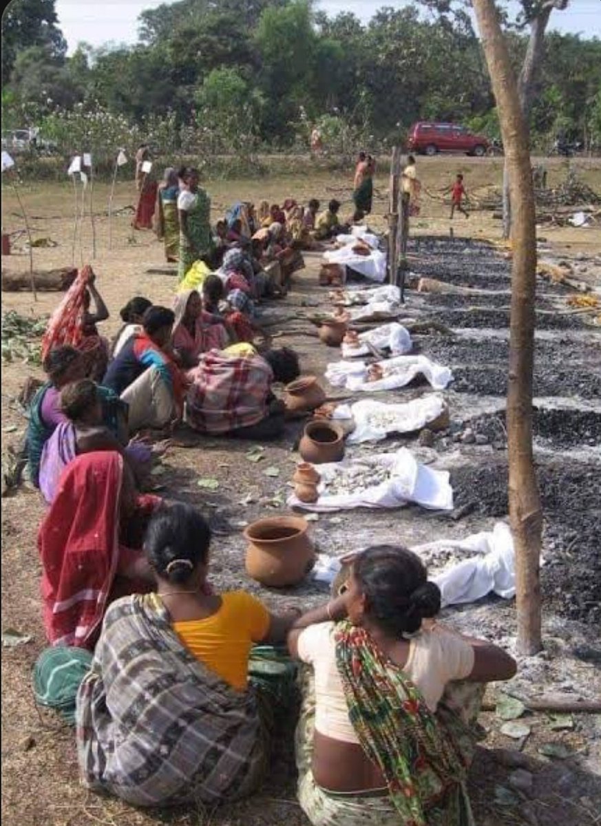 lokeshbag67's tweet photo. In 2006, police in Kalinganagar, Odisha, opened fire on tribal people, killing 14 people, including three women who were protesting against their forcible displacement due to the construction of a boundary wall by Tata Steel. https://t.co/kVccSgvc9J
