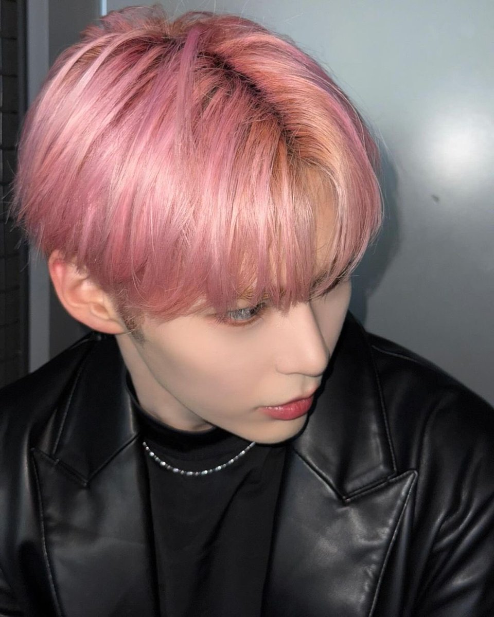 한빈님 얼굴 진짜 느좋을 넘어섰다...♡