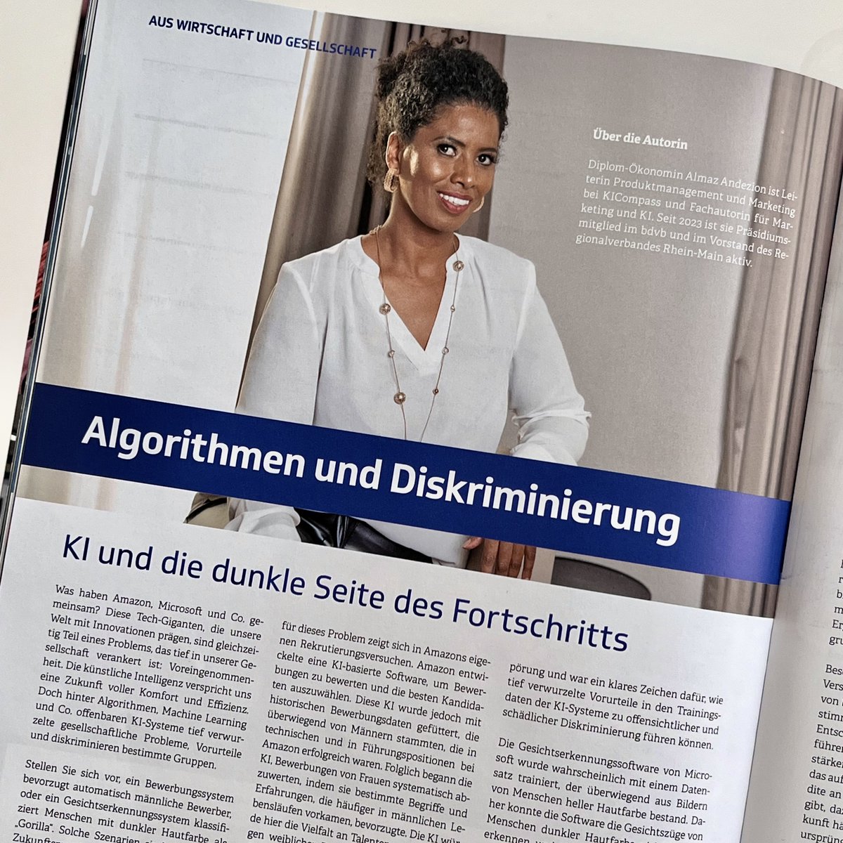 bdvb_ev's tweet image. Trotz der vielen Vorteile, die KI in unserem Alltag bringt, zeigt sie leider auch beunruhigende Tendenzen wie Diskriminierung aufgrund von bestimmten Merkmalen wie z.B. Geschlecht oder Hautfarbe. 

Almaz Andezion klärt auf in bdvb aktuell 166
➡ epaper.koellen.de/bdvb/166/22/