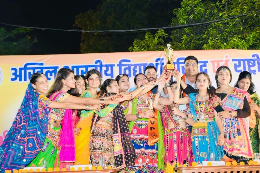 ABVPRaj's tweet photo. जयपुर प्रांत में राष्ट्रीय कला मंच जयपुर महानगर द्वारा दुर्गा पूजा महोत्सव एवं अंतर छात्रावास गरबा प्रतिस्पर्धा "शक्ति 2024" का आयोजन किया गया जिसमें अभाविप जयपुर प्रांत संगठन मंत्री श्री @PuranShahpura विशेष रूप से उपस्थित रहे।
#ABVPRaj https://t.co/9jDavY5cag