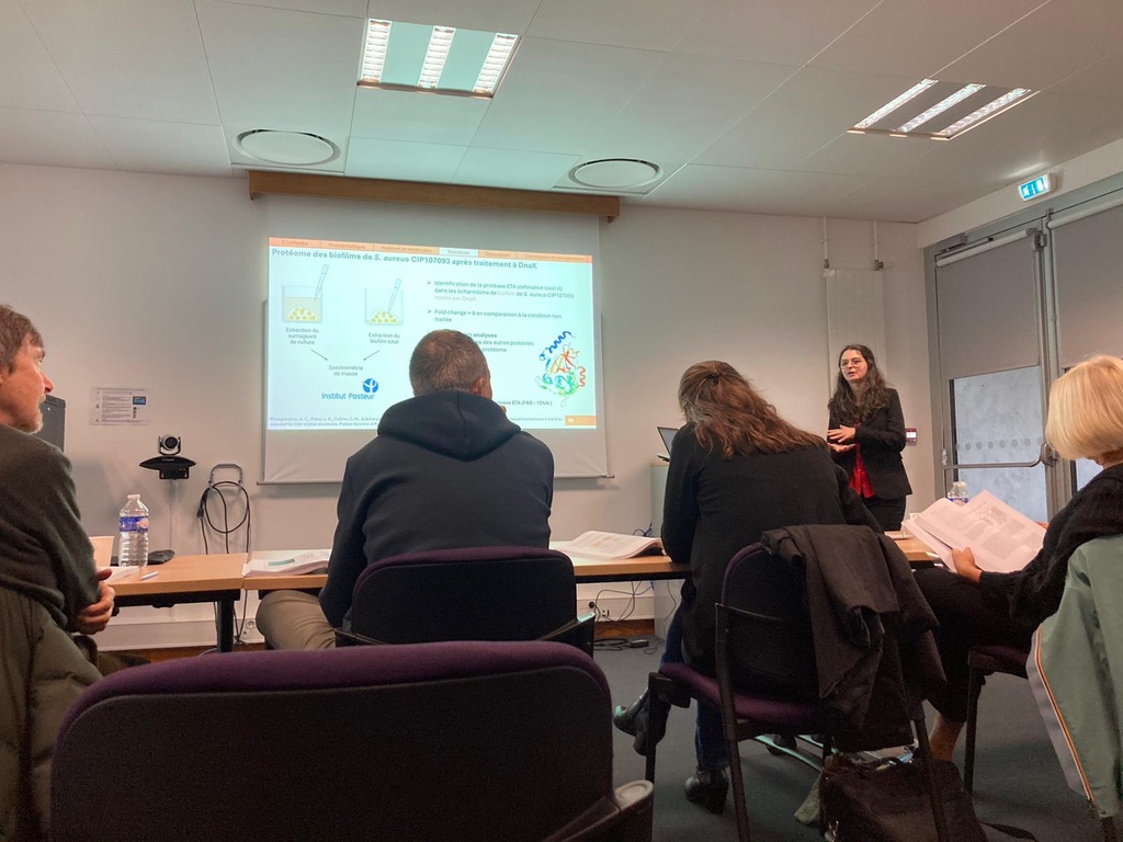 Congratulations to <a href="/ClaraKayser/">Clara Kayser</a> from our <a href="/CBSA_Lab/">CBSA Lab</a>  for his PhD defence 🥳 His work was focused on the structure and role of DnaK in the homeostasis and virulence of bacterial skin-microbiota 🦠 
Well done!🙂👍