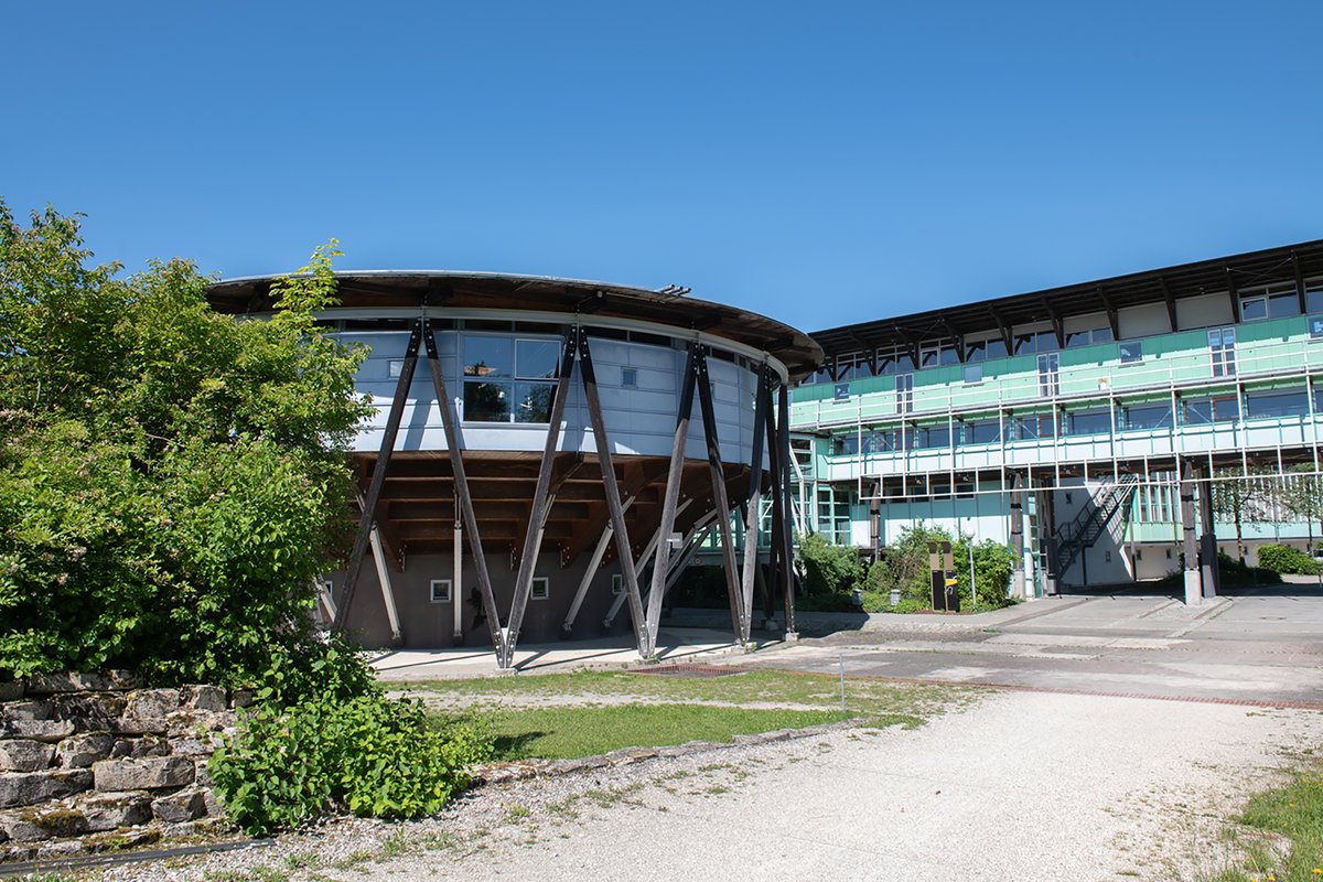 Unter den 20 besten Unis Deutschlands! #uulm platziert sich im THE World University Ranking sichtbar

Vor allem beim Betreuungsverhältnis, der Forschungsqualität und dem Bewertungskriterium „Industrie“ kann Ulm punkten. uni-ulm.de/home/uni-aktue… *stg/Eberhardt #THEUniRankings
