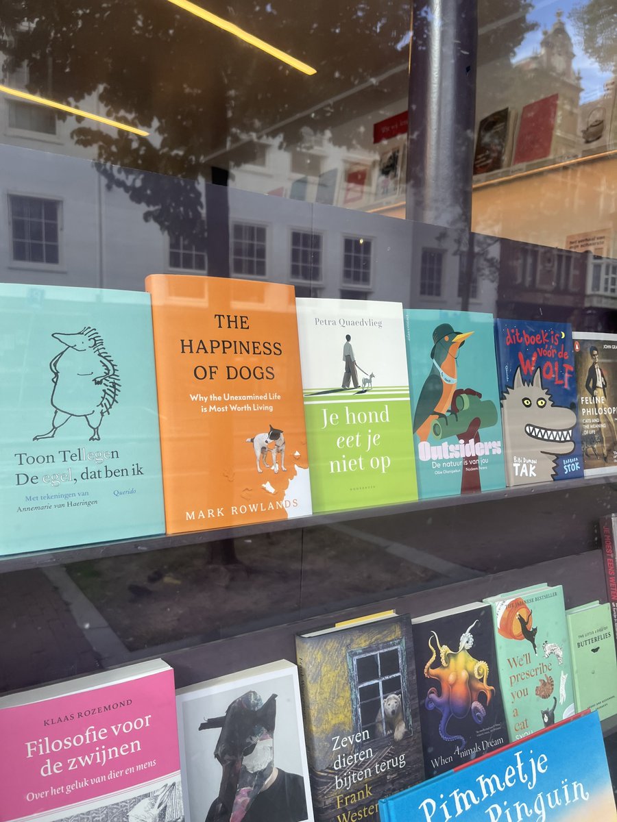 Vorige week vrijdag was het dierendag. Maar eigenlijk, is het elke dag dierendag toch? Er is in ieder geval veel aandacht besteed aan onze boeken, zoals bij boekhandel Atheneum en boekhandel De Tribune, waar 'Je hond eet je niet op' zelfs bij de kassa te vinden was.
#dierendag