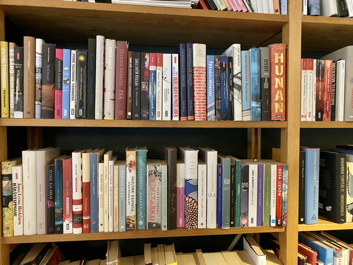 Hyvää suomalaisen kirjallisuuden päivää!

Oman kirjahyllyni järjestelmä on ihan itse kehitelty. Aika outo.

Jäin miettimään omia suosikkejani. Yksi on ehdottomasti Minna Rytisalo ’Rouva C’, kertoo Minna Canthista.

Mitä kannattaisi lukea?

#kirjallisuus #kirjat