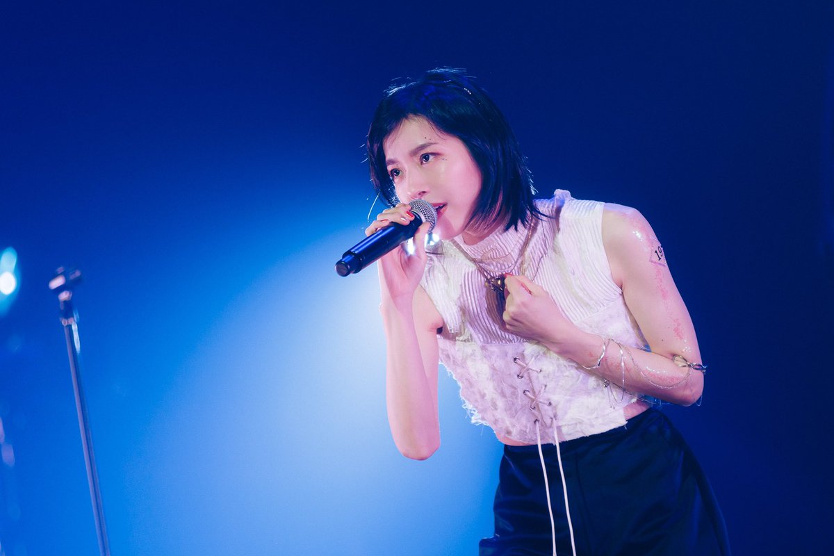 milet_music's tweet photo. “stairs”19段目@東京

出し切って抜け殻。抜け殻だけど幸せ。
なんかもう飛んでいきそう🪽
ここにきて新しいことにトライしてみたり。
この階段は私をまだまだいろんなところへ連れて行ってくれるみたい！
マイホーム素敵な景色をありがとう。

ｹﾞﾝｶｲﾀﾞｰ🫠

NEXT▶︎熊本(10/19)
#milet_stairs https://t.co/jMaBLMvWvd